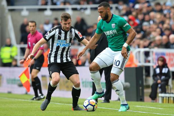 通过幕后努 通过幕后努